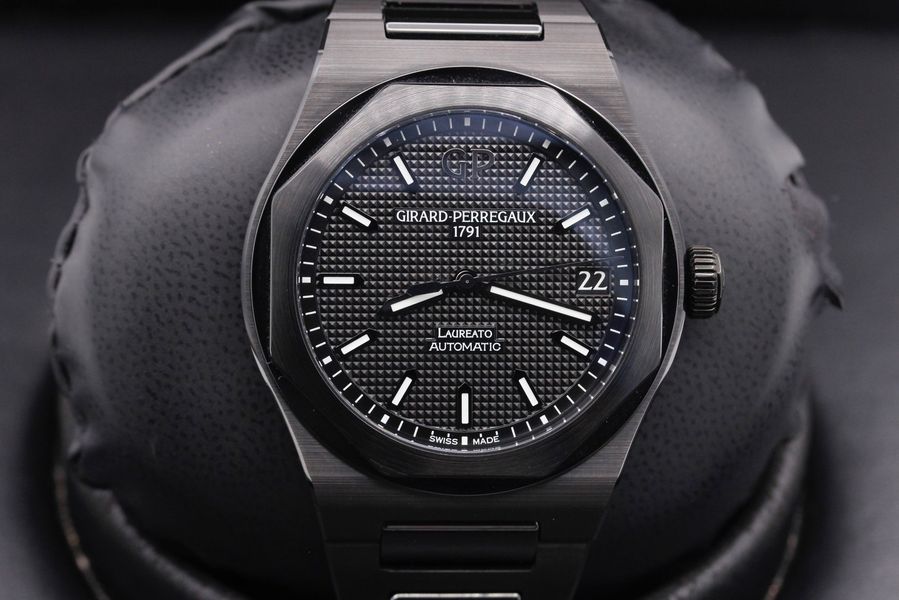 Girard Perregaux Laureato 81010-32-631-32A